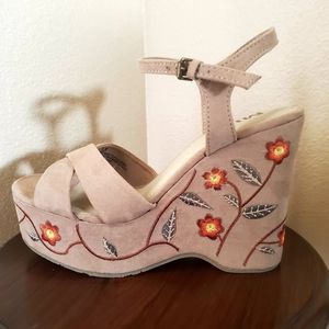 Wedge shoes
